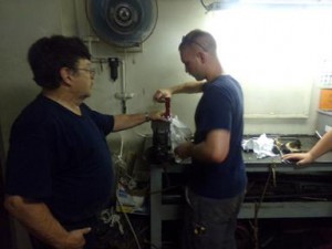 Fixing flushometer